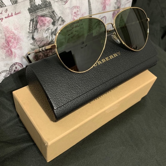 Burberry Aviator Sunglasses.! 👓😎 - Picture 5 of 16